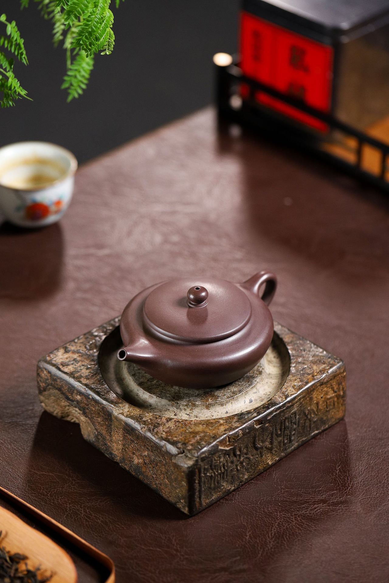 宜興紫砂壺原礦紫茄泥扁塵壺(180ml) 商品詳情圖 5