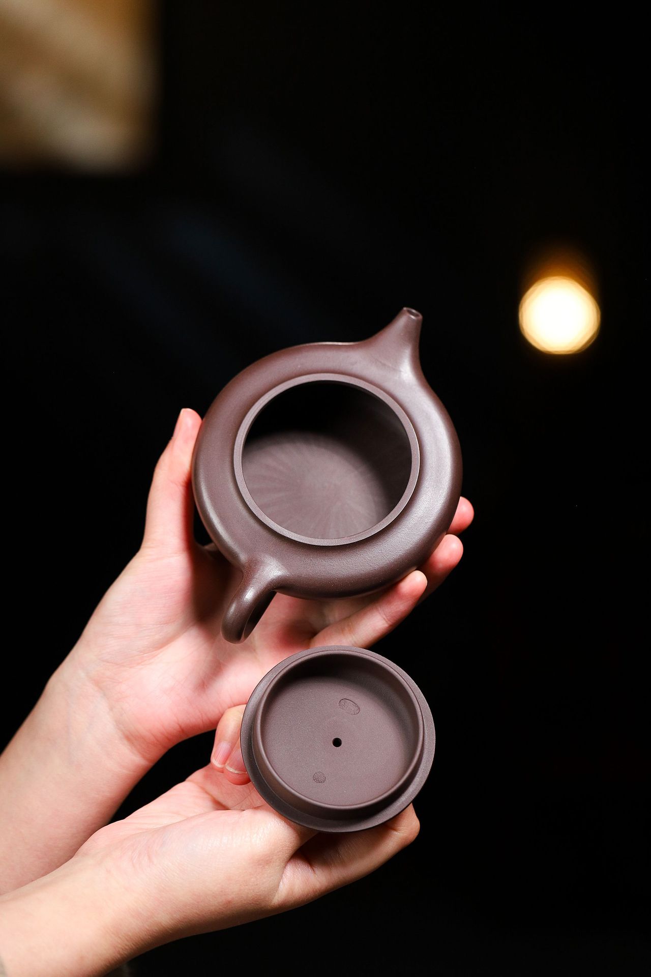 宜興紫砂壺原礦紫茄泥扁塵壺(180ml) 商品詳情圖 7